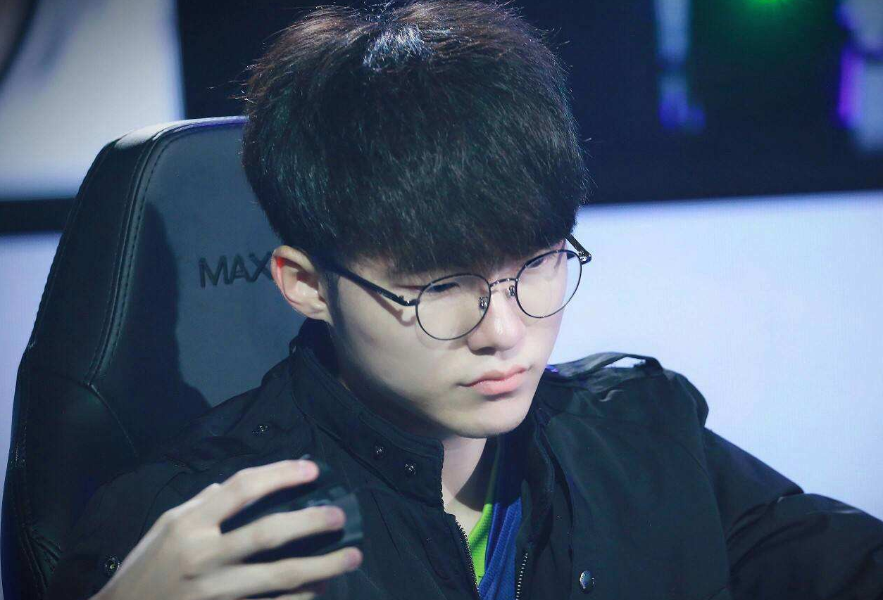 更像是为莫